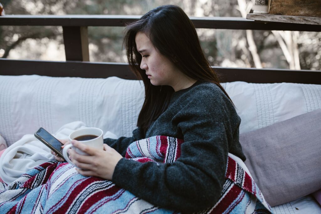 An image of a women that seems anxious.